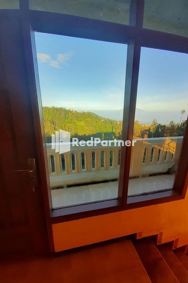 Bromo Indah Lestari Homestay Mitra Reddoorz Pasuruan Exterior photo