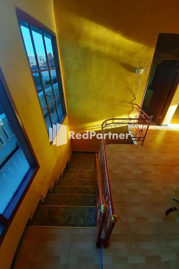 Bromo Indah Lestari Homestay Mitra Reddoorz Pasuruan Exterior photo