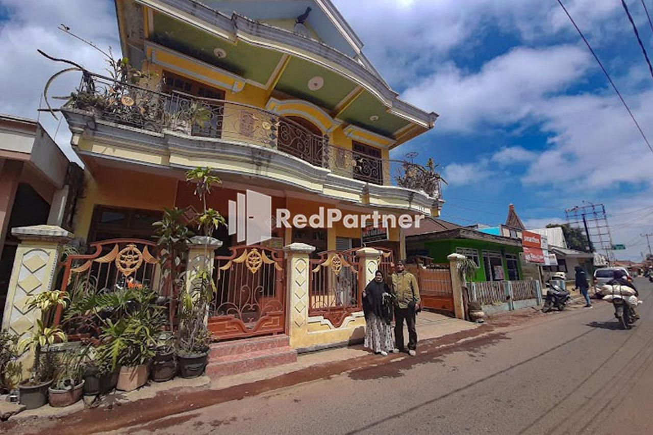 Bromo Indah Lestari Homestay Mitra Reddoorz Pasuruan Exterior photo